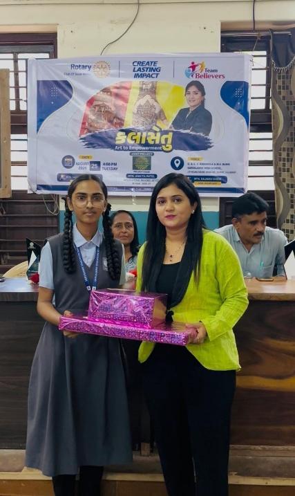 Rtn. Ankita Patel presenting achievement certificate to aspiring artist